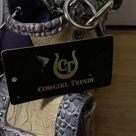 Cowgirl Trendy Elegant Floral Embellished Shoulder Bag - Picture 2 of 13